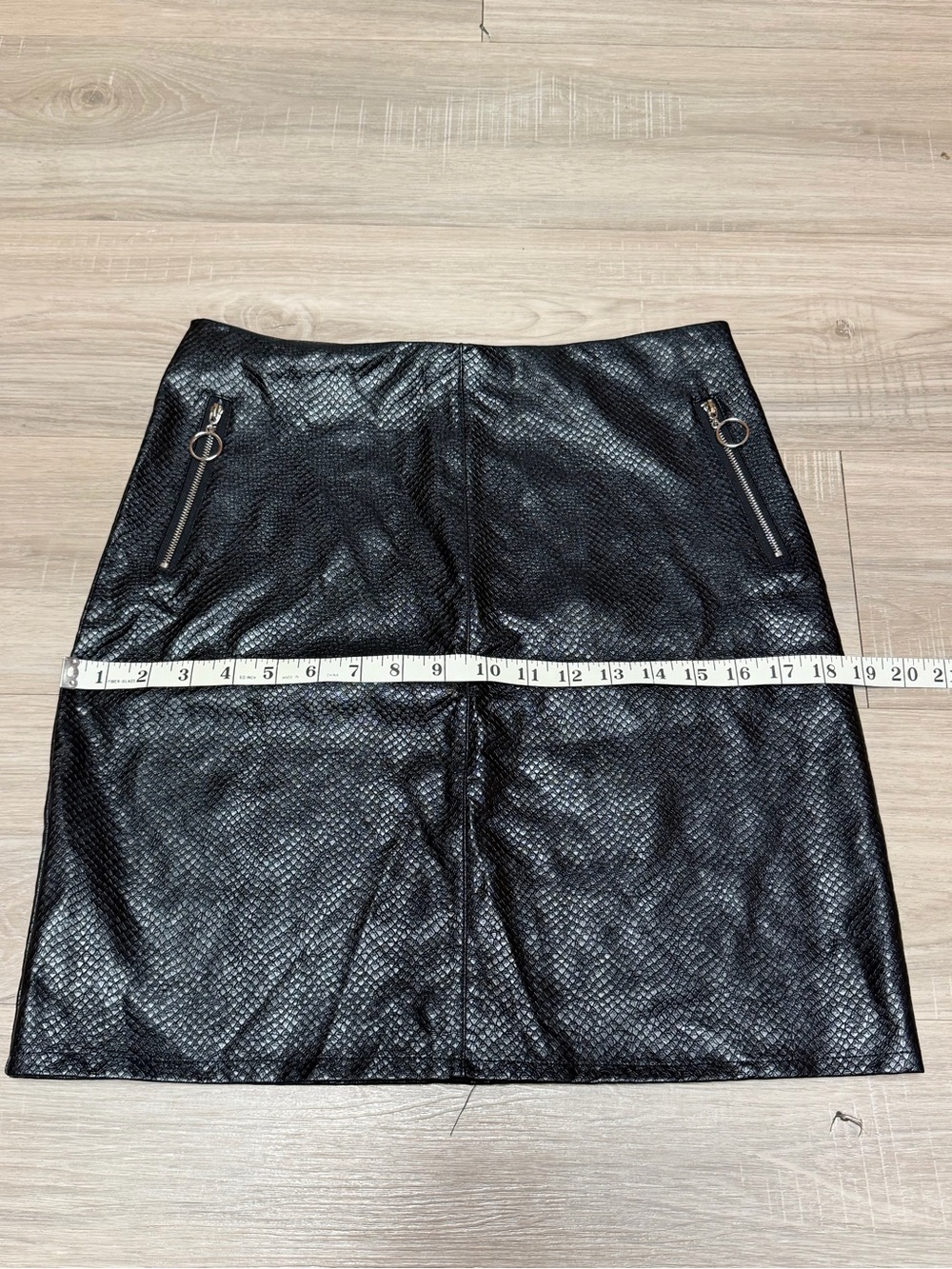 POSH Black Faux Leather Zip-Pocket Mini Skirt - Picture 4 of 8